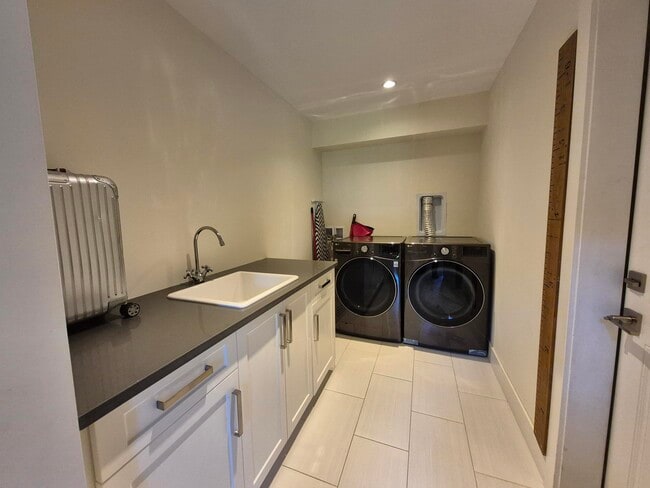 Building Photo - 1241 Rockhampton Close
