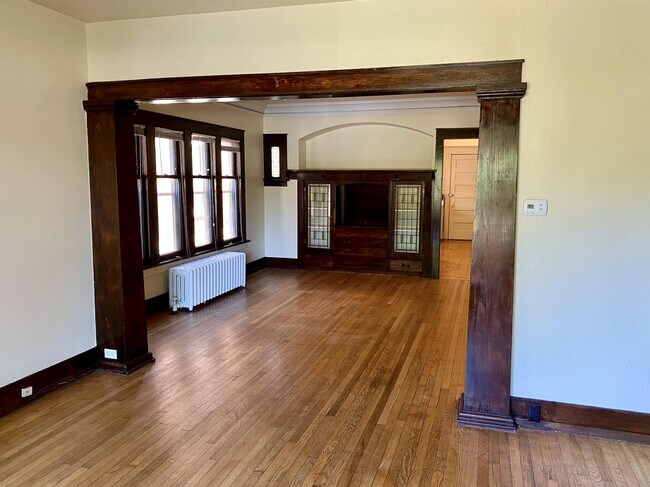 Building Photo - 1809 E Kenwood Blvd
