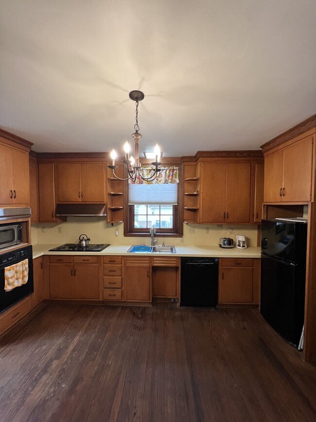 Foto del edificio - 76 Belvedere Farm Ln