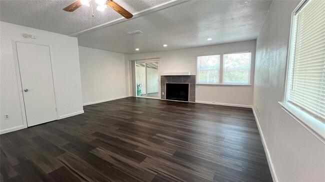 Building Photo - 3601 N Hills Dr