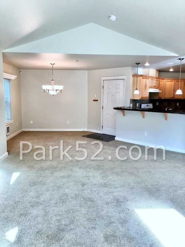 Building Photo - 3 Bedroom Condo in DuPont
