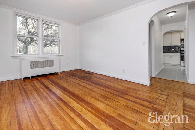 Building Photo - 37 Ambrose Pl