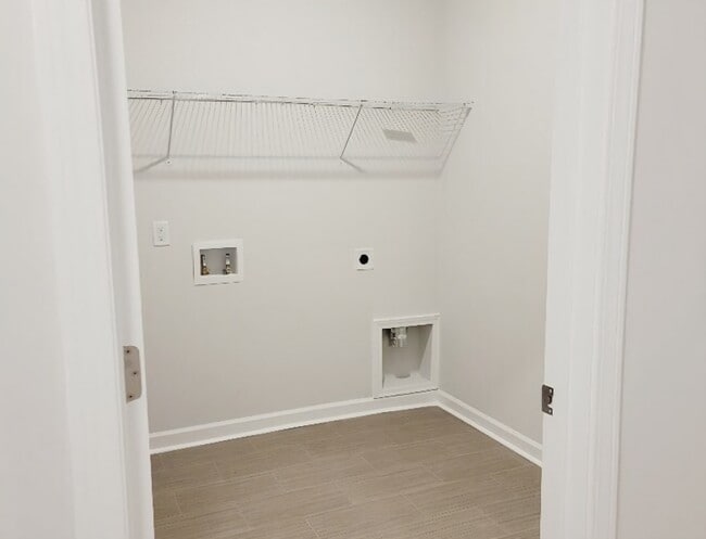 Building Photo - 275 Lillian St