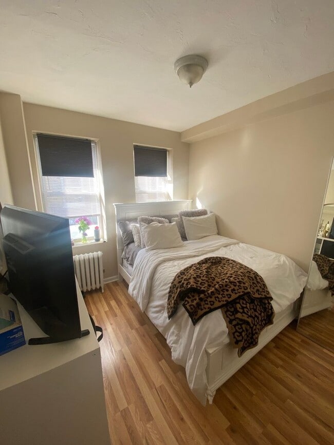 Building Photo - HOT NORTH END LISTING!!!!