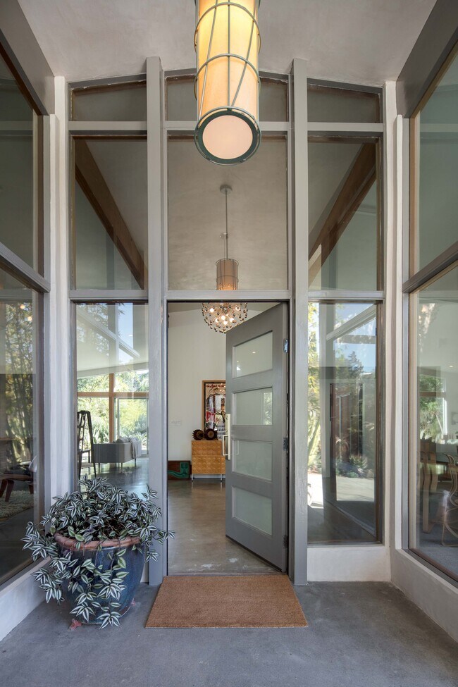 Building Photo - 7500 Devista Dr