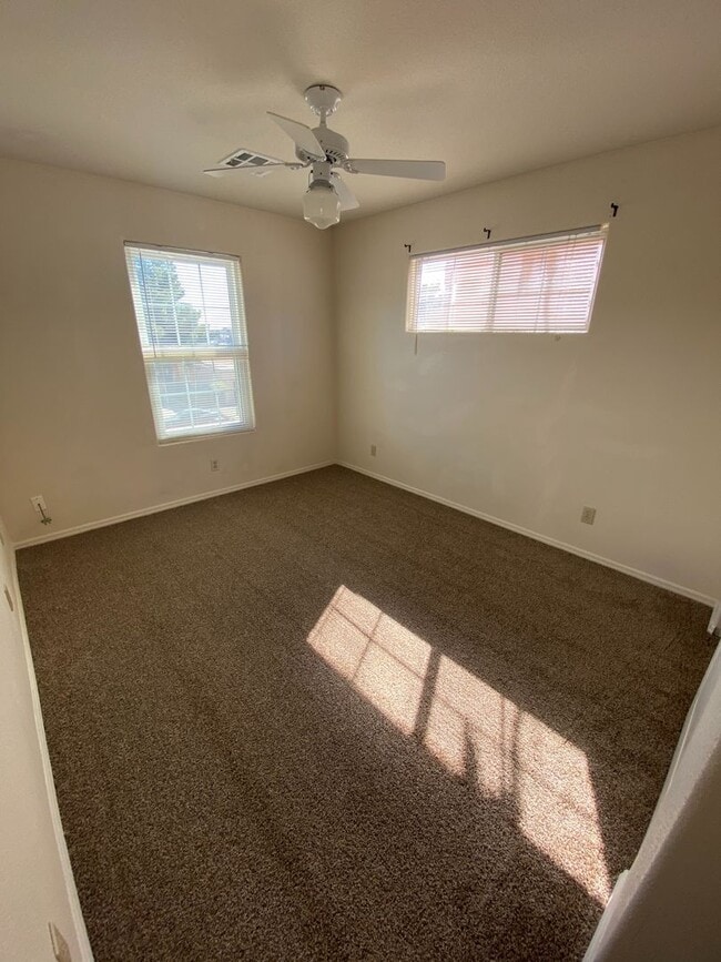 Building Photo - Beautiful 2 Story Town Home Located off of...