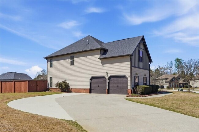 Building Photo - 523 Besra Dr