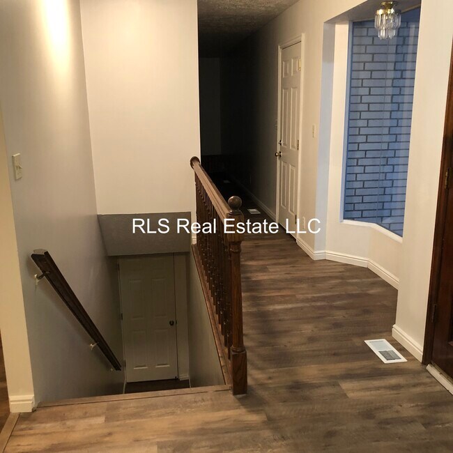 Foto del edificio - 1572 E Hidden Valley Rd