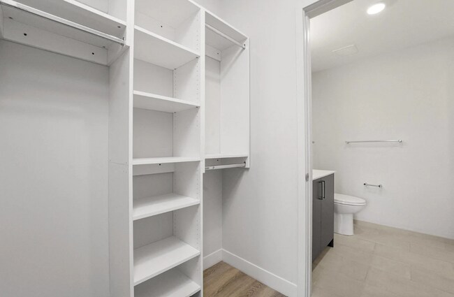 Foto del edificio - 300 N Ashland Ave