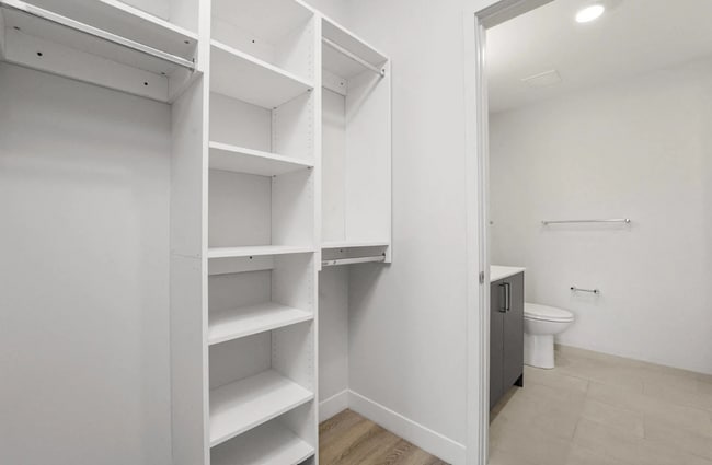 Building Photo - 300 N Ashland Ave