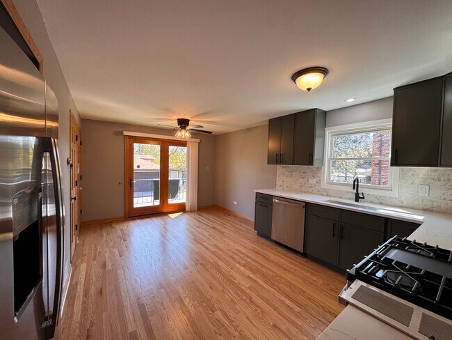 Foto del edificio - 7819 Garden Ln