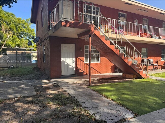 Foto del edificio - 2121 NW 4th Ct