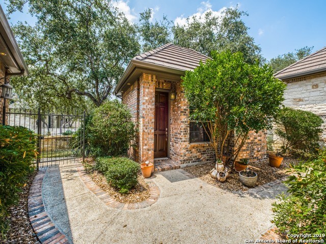Foto del edificio - 82 Westcourt Ln