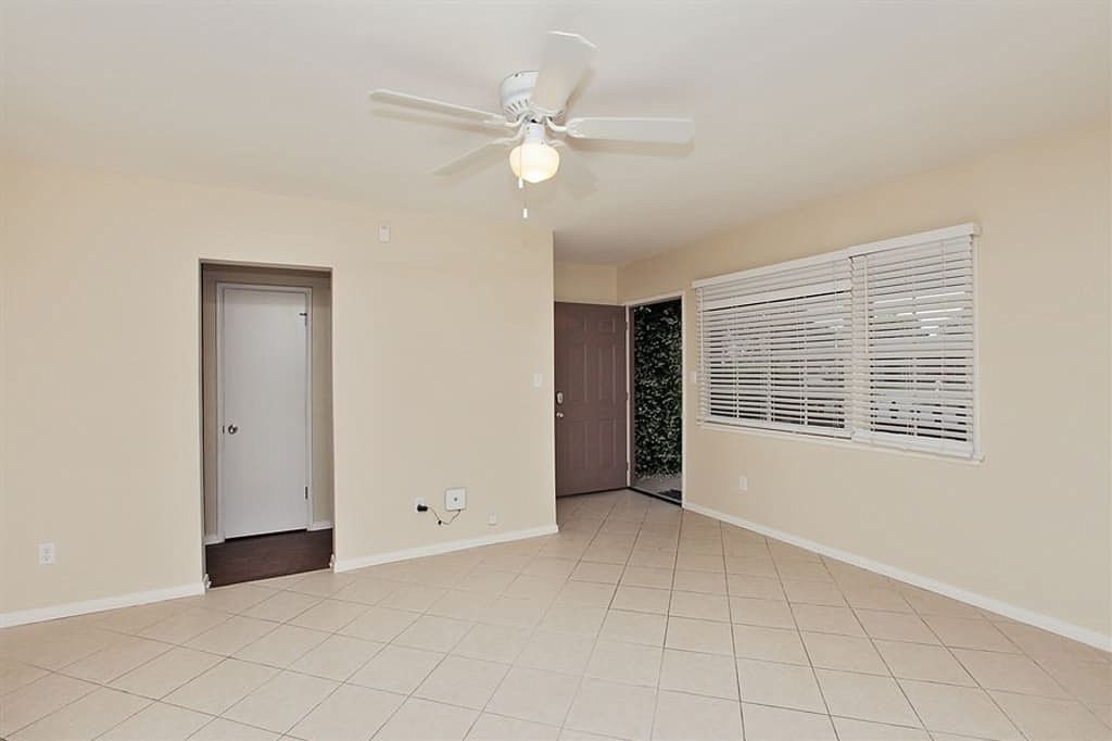 Foto del edificio - 17601 Runnymede St