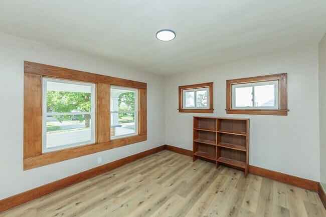 Foto del edificio - 2233 E 33rd St