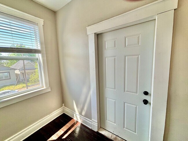 Foto del edificio - 513 E Ormsby Ave