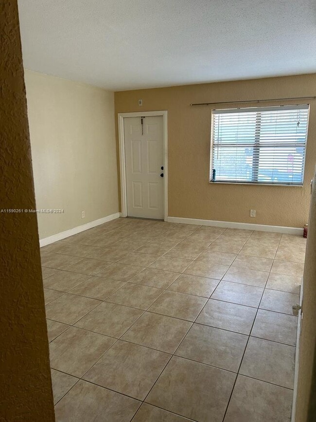 Foto del edificio - 2607 NE 8th Ave