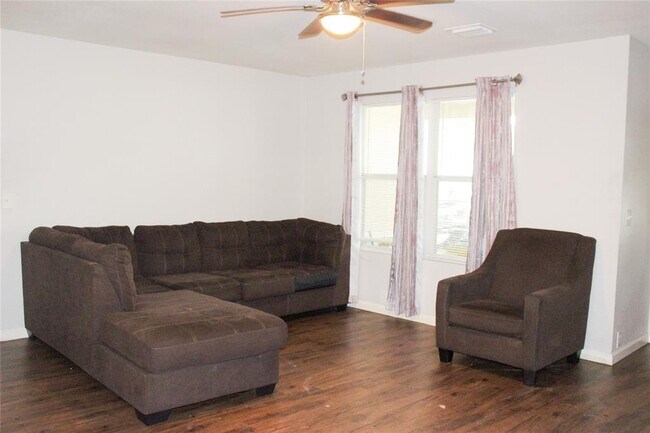 Foto del edificio - 3218 Becker Glen St