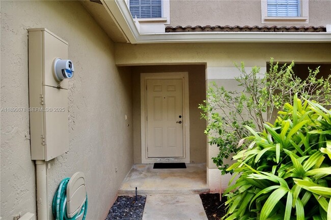 Building Photo - 8656 Southgate Shores Cir