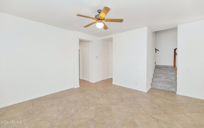 Building Photo - 3960 E Cat Balue Dr