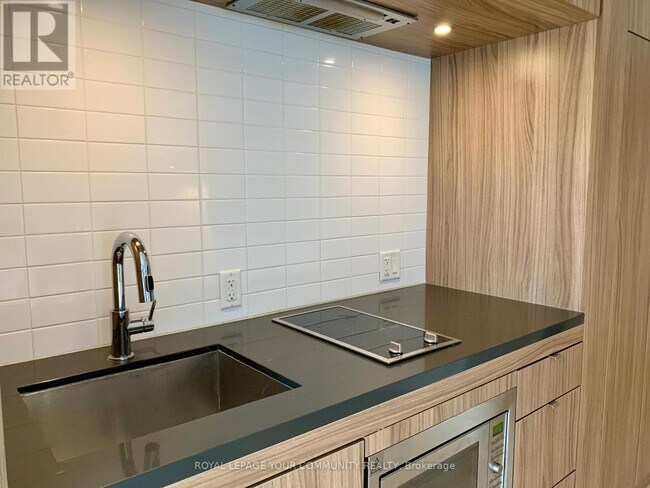 Photo du bâtiment - 155-155 Yorkville Ave