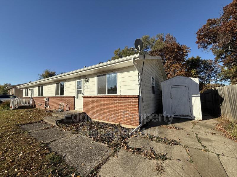 Primary Photo - 3543 Wedgewood Dr SW