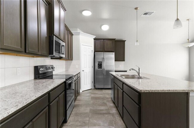 Foto del edificio - 7721 Killebrew Dr