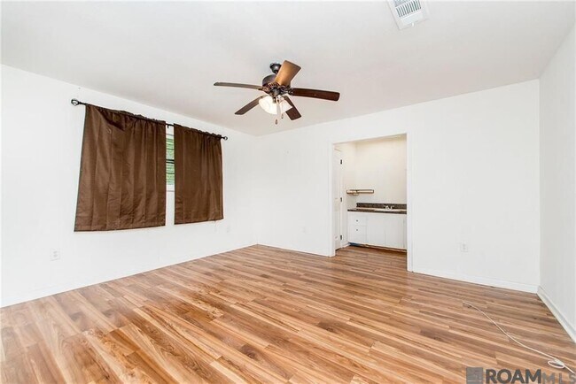 Foto del edificio - 7570 Latimer Dr