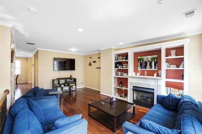 Building Photo - 350 Oswego Ct