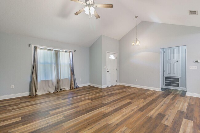 Building Photo - 515 Grand Ridge Dr
