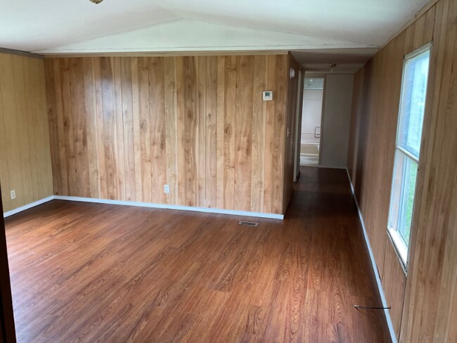 Building Photo - 205 Lorena Meadows Dr