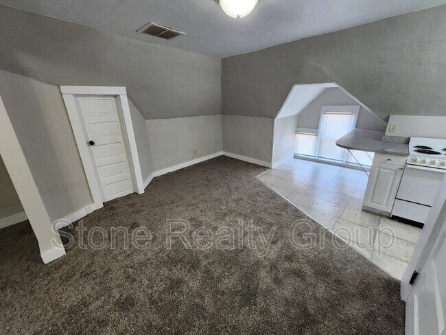 Building Photo - 22 Blakely Ave