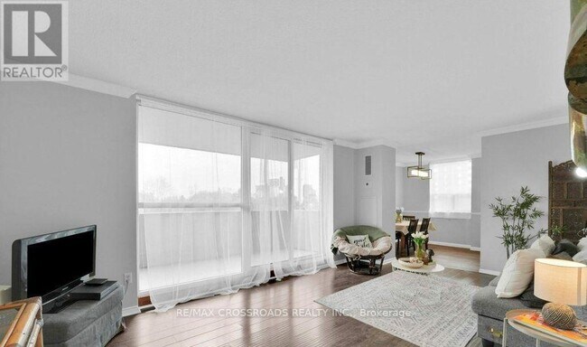 Building Photo - 5-505 Old Sheppard Ave