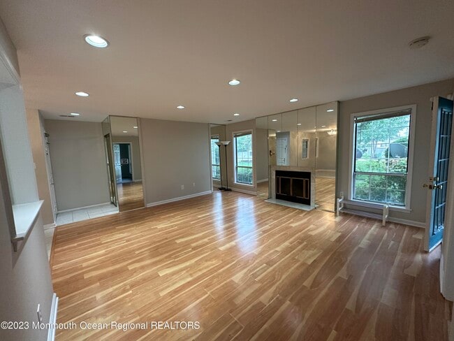 Foto del edificio - 143 Tanglewood Pl