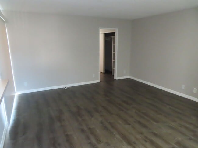 Building Photo - Renovated, upstairs one bedroom condo in M...