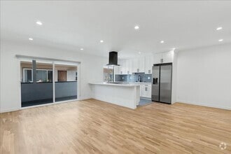 Building Photo - 652 Hayworth Ave