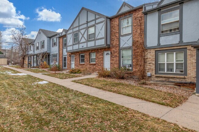 Foto del edificio - Lovely Three bed / Two bath for rent