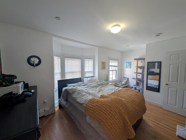 Foto del edificio - 33 Roberts Rd