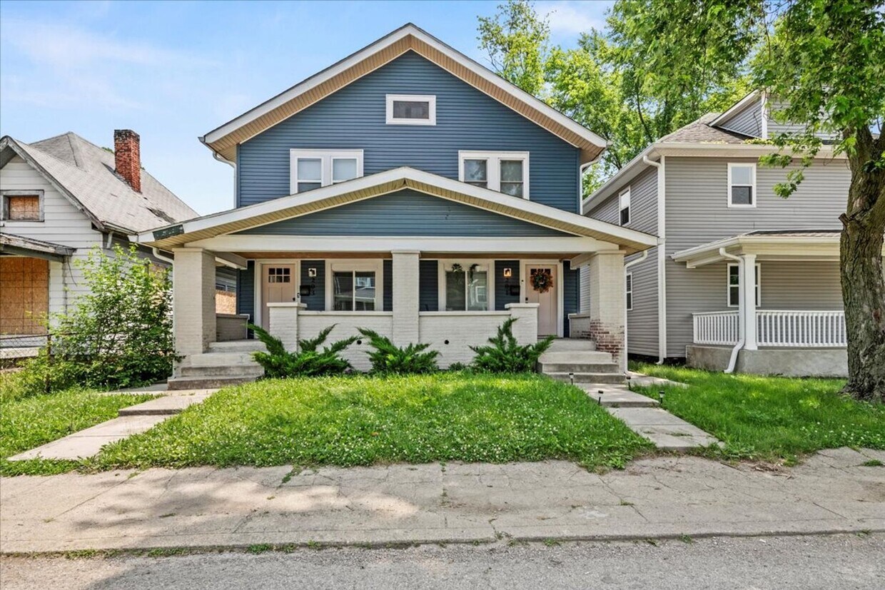 Primary Photo - 203-203 N Gray St
