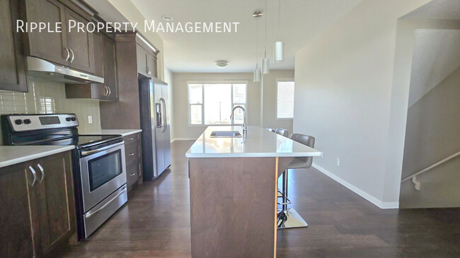Photo du bâtiment - AMAZING 3 BEDS\2.5 BATHS TOWNHOUSE