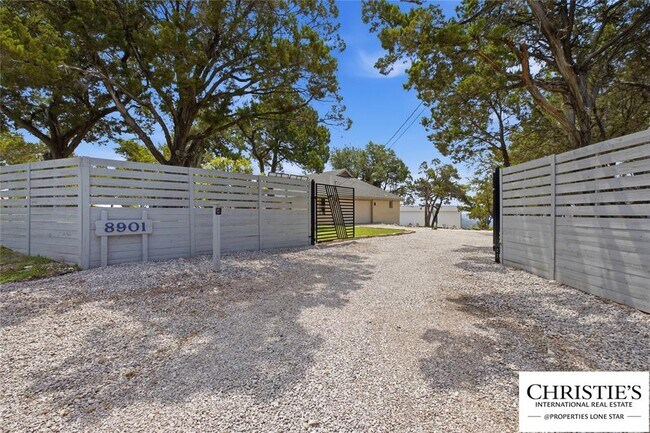 Foto del edificio - 8901 Grandview Dr