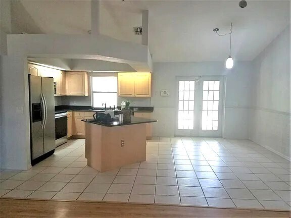 Foto del edificio - 9260 Sedgefield Rd