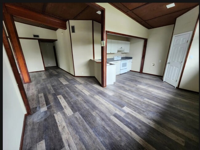 Building Photo - 57409 Brenchley Dr