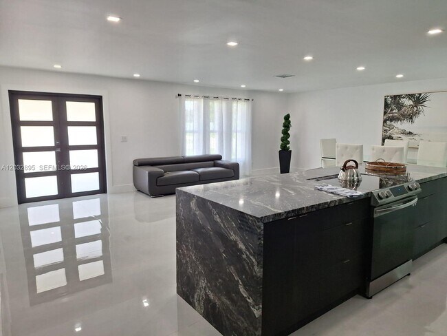Foto del edificio - 4440 SW 14th Pl
