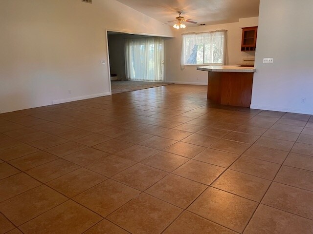 Foto del edificio - 645 Garcia Rd