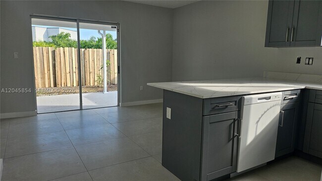 Foto del edificio - 16125 SW 137th Ct