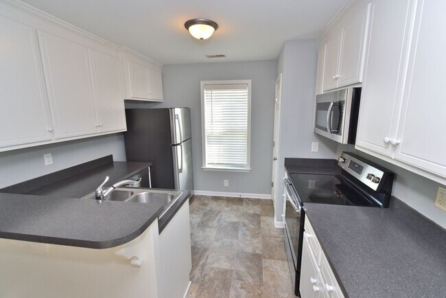 Foto del edificio - 1922 Sapphire Rd