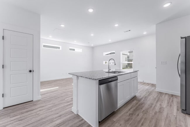 living room, kitchen, pantry - 940 Ventnor Ave