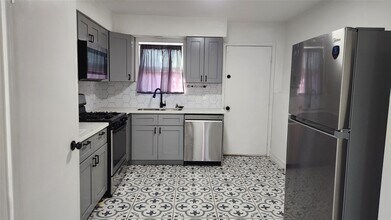 Building Photo - 1610 Crestdale Dr