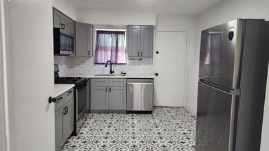 Building Photo - 1610 Crestdale Dr